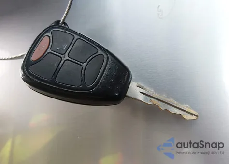 2005 Chrysler Town & Country Limited from USA, damaged, VIN 2C8GP64L35R365334